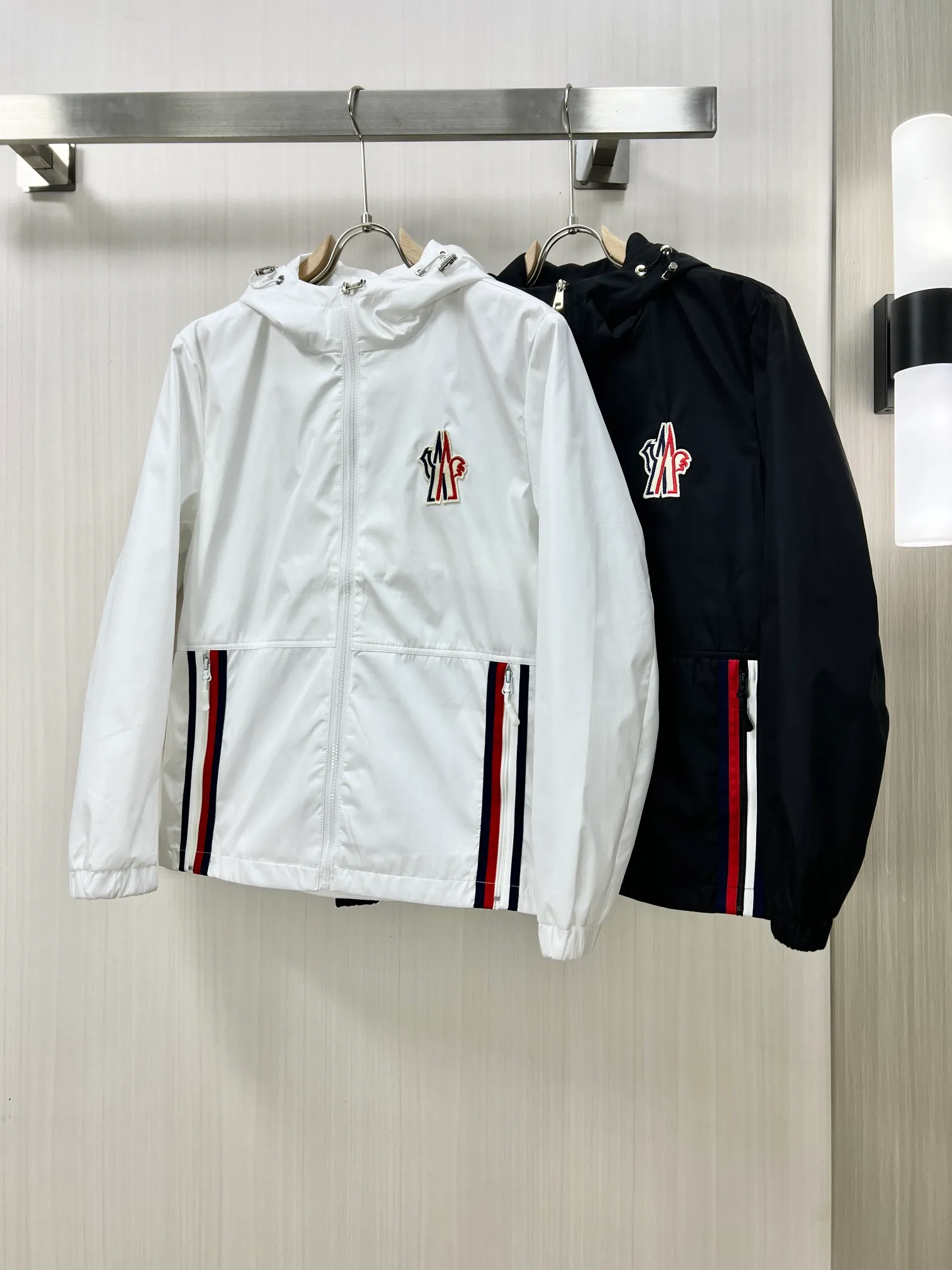 。MONCLER 2026FW ， ， 。 ， 。10 ， ， ， ， 。 ， ， ， ， ， ！ ， ， ， ， 。 ， ， ， 。 ， ！ ， Classic ！ ， ， ， 。 ， 。 HS。Sizes：M-3XL
